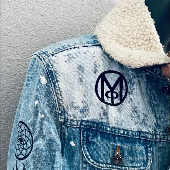 Denim Jacket w/ Sherpa Collar Designed, Painted, & Embroidered by Maison Parker - Picture 3 of 7